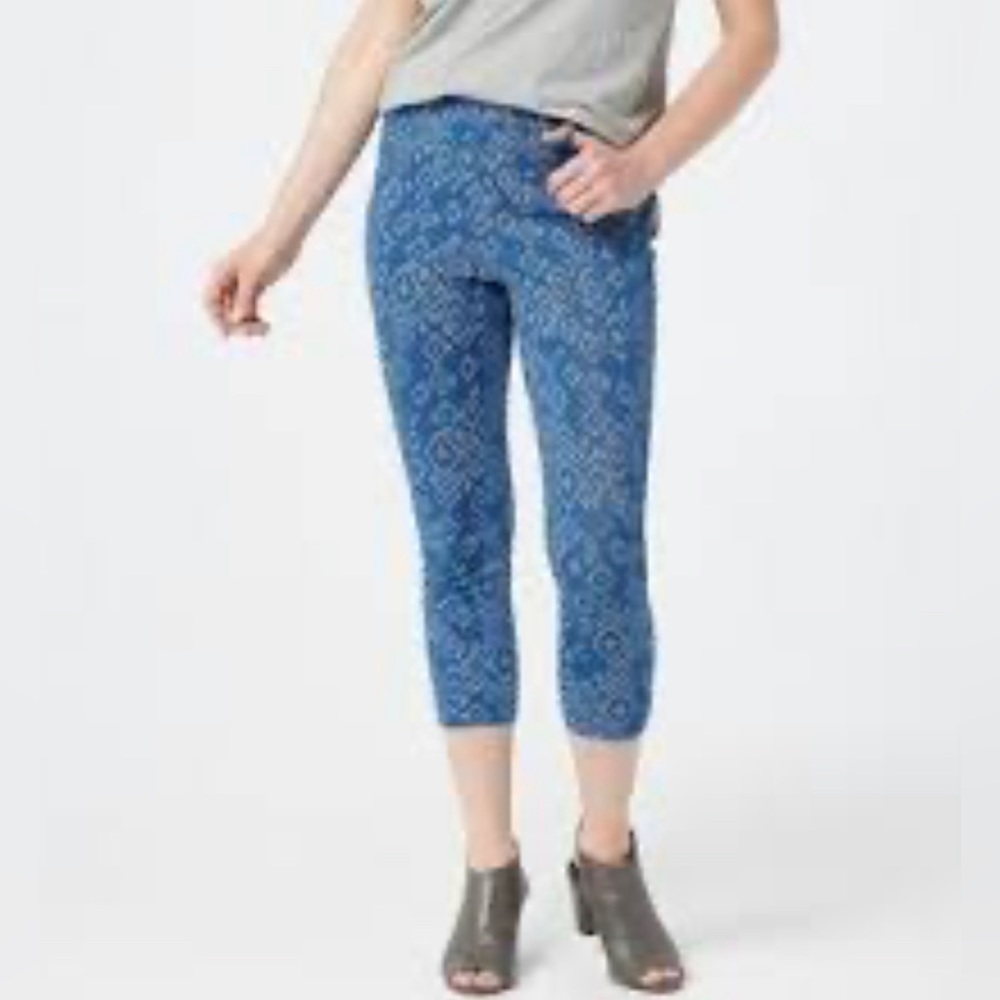 Woman’s 3X Blue Legacy Print Pull On Denim Crop Leggings Back Pockets